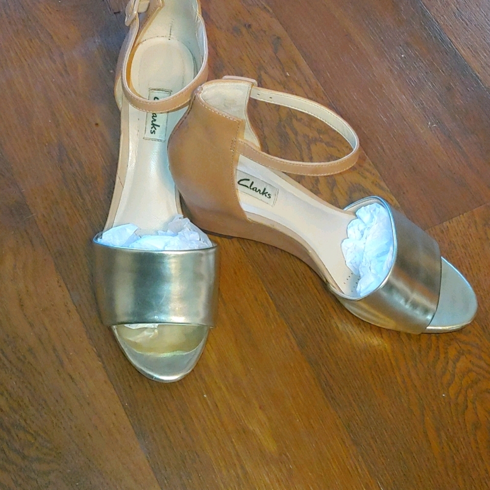 CLARKS 8.5 M COMFORT LEATHER WEDGE HEELS SANDALS